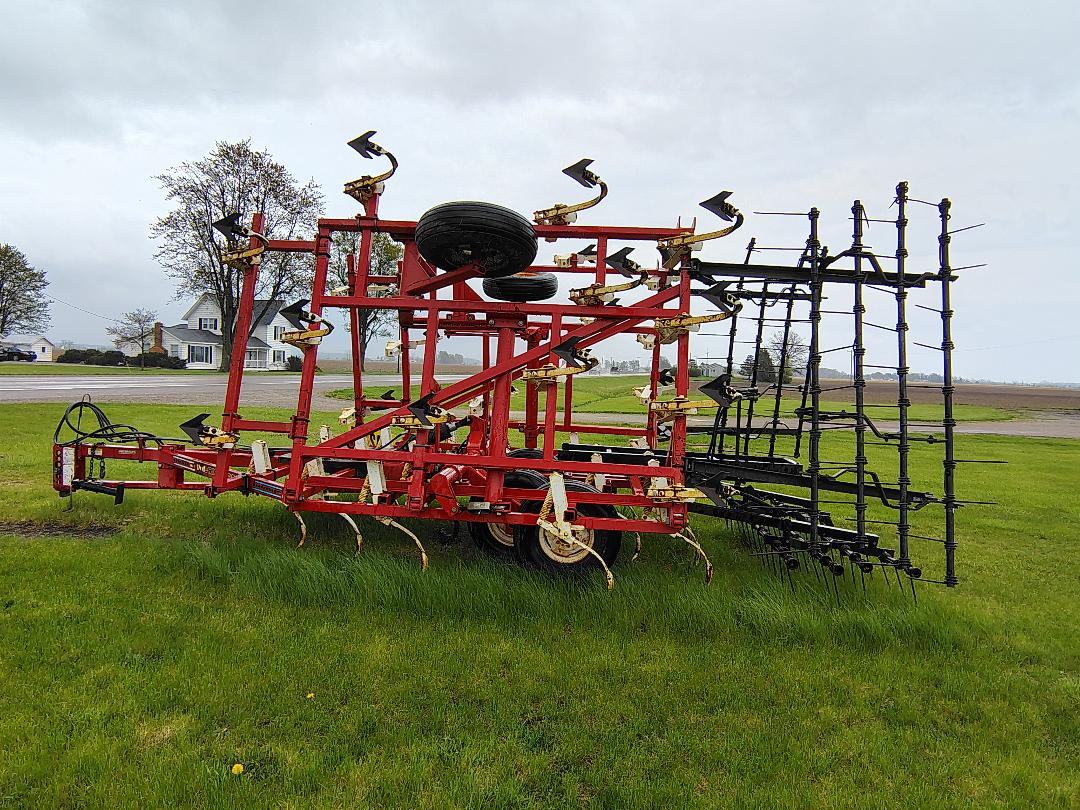 1996 WIL-RICH 2800 Field Cultivator - Image 3